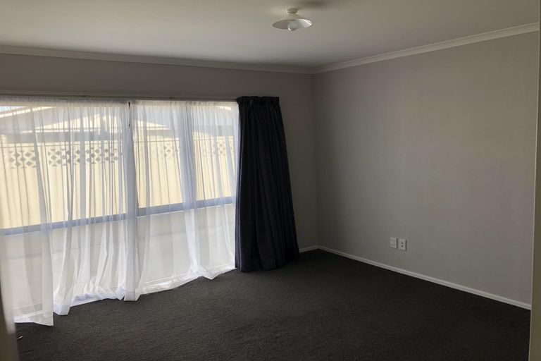 Photo of property in 8 Tiraumea Street, Palmerston North, 4410
