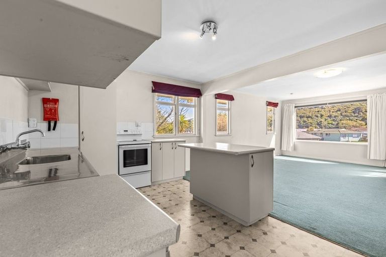 Photo of property in 83 Hampden Street, Picton, 7220