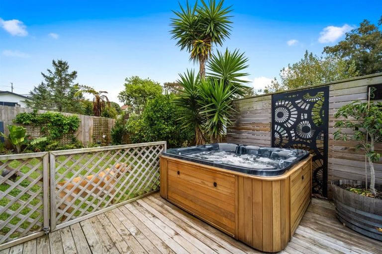 Photo of property in 6b Dobell Road, Stanmore Bay, Whangaparaoa, 0932