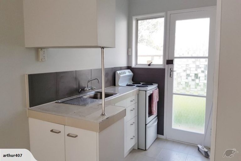 Photo of property in 3/11 Alston Avenue, Kelston, Auckland, 0602