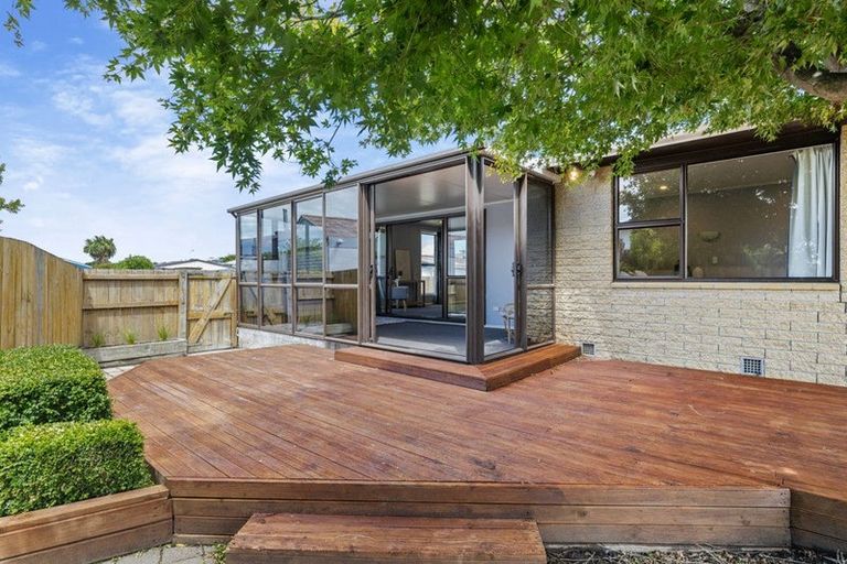 Photo of property in 76 Frensham Crescent, Woolston, Christchurch, 8062