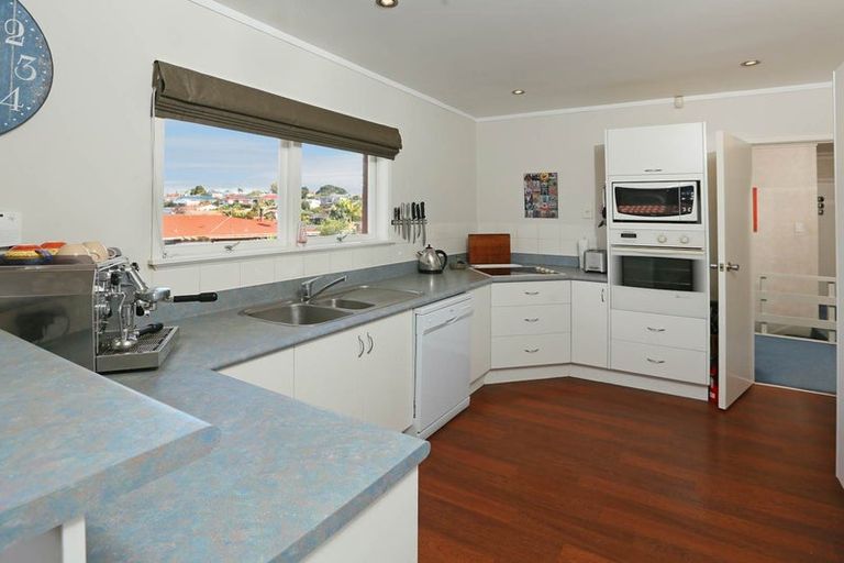 Photo of property in 14a Bridge Avenue, Te Atatu South, Auckland, 0610