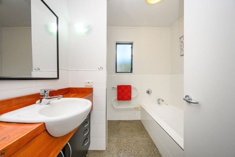 Photo of property in 151 Summerhill Drive, Fitzherbert, Palmerston North, 4410