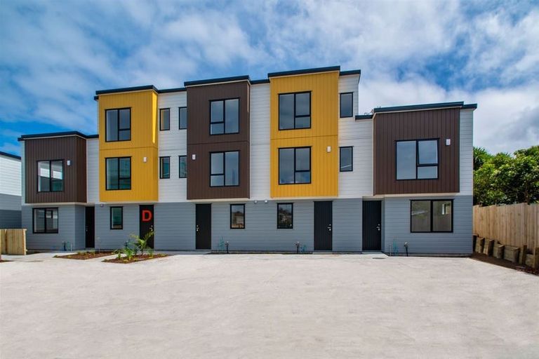 Photo of property in 5d Beach Road, Te Atatu Peninsula, 0610