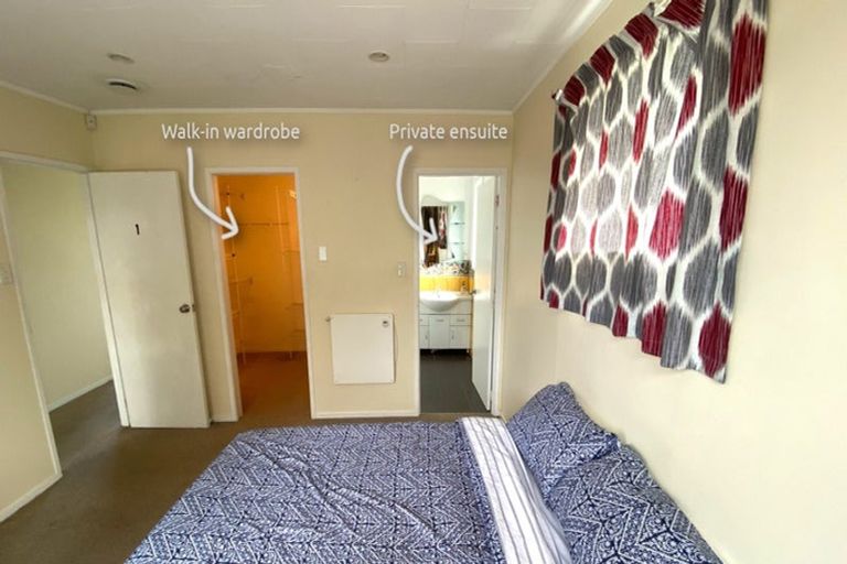 Photo of property in 4 Karo Place, Glendene, Auckland, 0602