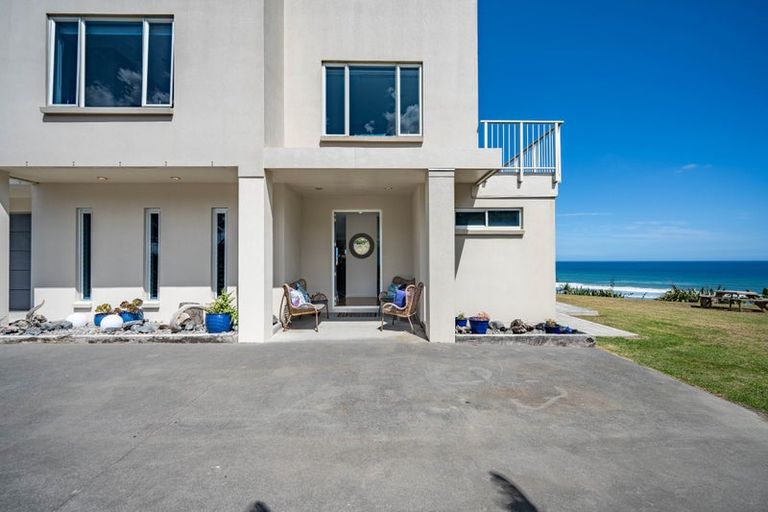 Photo of property in 20 Coates Avenue, Baylys Beach, Dargaville, 0377