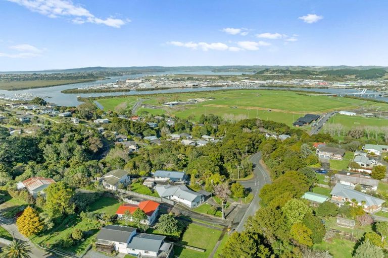 Photo of property in 10 Memorial Drive, Parahaki, Whangarei, 0112