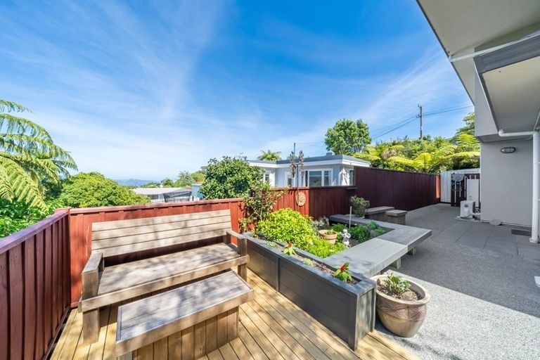 Photo of property in 21 Poto Road, Normandale, Lower Hutt, 5010
