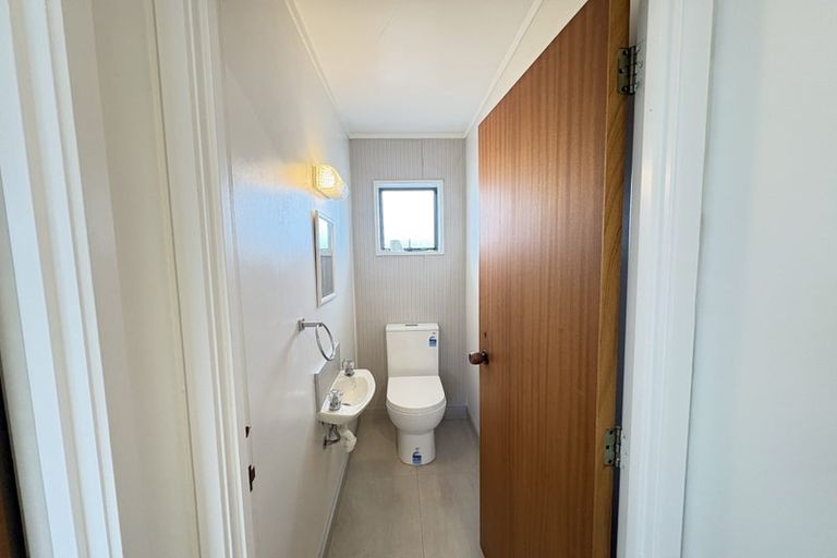 Photo of property in 2/90 Royal View Road, Te Atatu South, Auckland, 0610