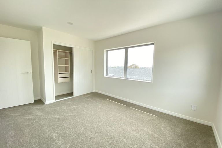 Photo of property in 24 Lorikeet Place, Unsworth Heights, Auckland, 0632