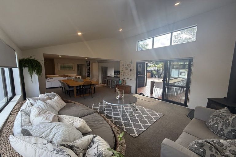 Photo of property in 9a Shadon Place, Stanmore Bay, Whangaparaoa, 0932