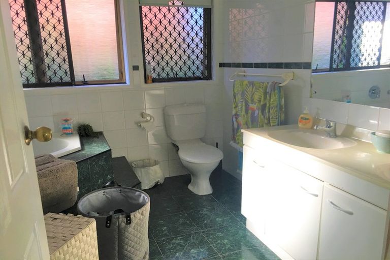 Photo of property in 16 Oliver Twist Avenue, Mellons Bay, Auckland, 2014