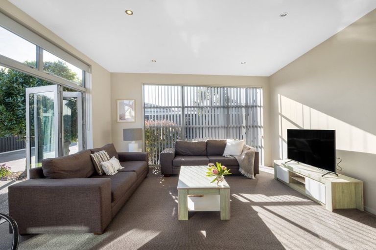 Photo of property in 73 Beach Road, North New Brighton, Christchurch, 8083