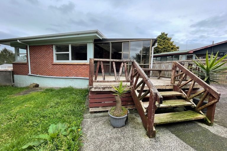 Photo of property in 30 Eddowes Street, Manurewa, Auckland, 2102