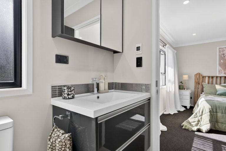 Photo of property in 3 Bickerstaffe Road, Maungaturoto, 0520