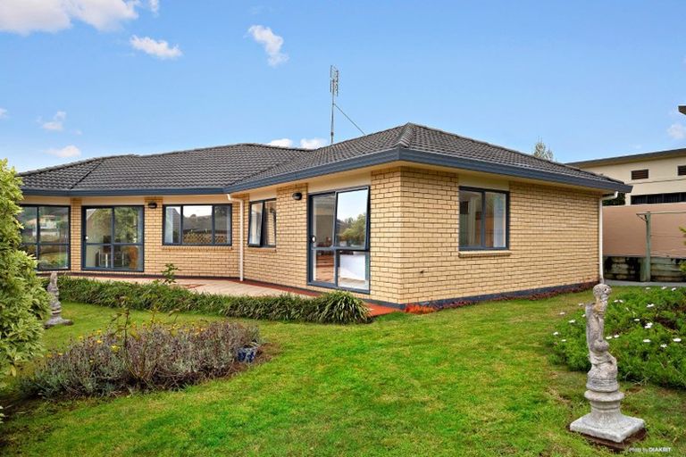 Photo of property in 15 Avonbrook Lane, Pukekohe, 2120