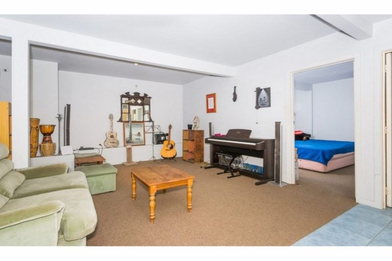 Photo of property in 3/496 Glenfield Road, Glenfield, Auckland, 0629