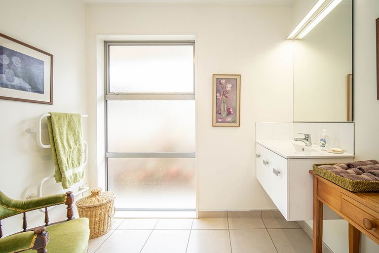 Photo of property in 4 The Oval, Hillmorton, Christchurch, 8024