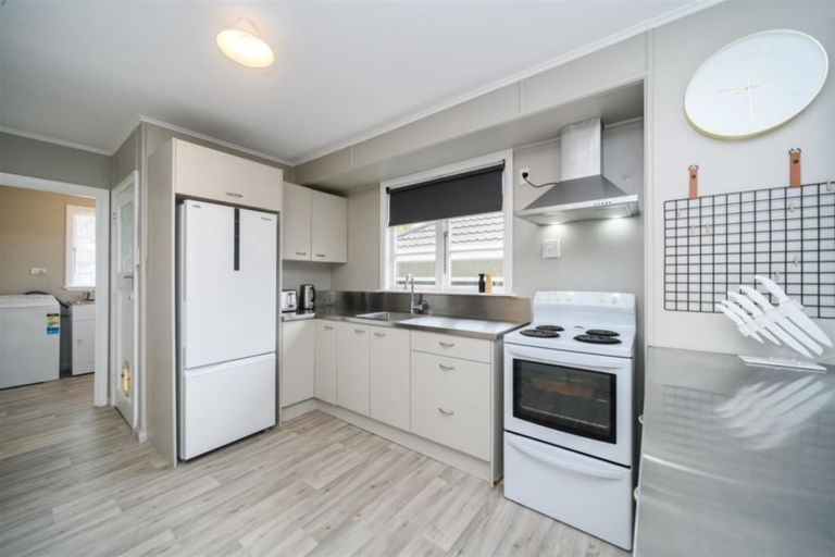 Photo of property in 2 Chester Crescent, West End, Palmerston North, 4410