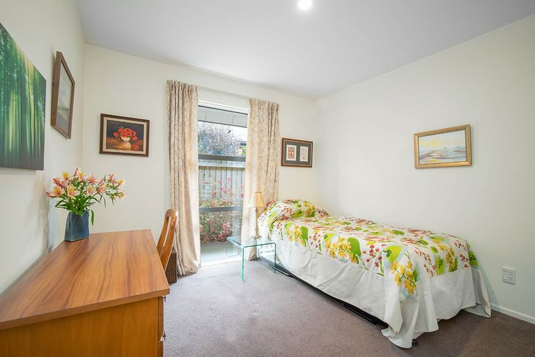 Photo of property in 4 The Oval, Hillmorton, Christchurch, 8024