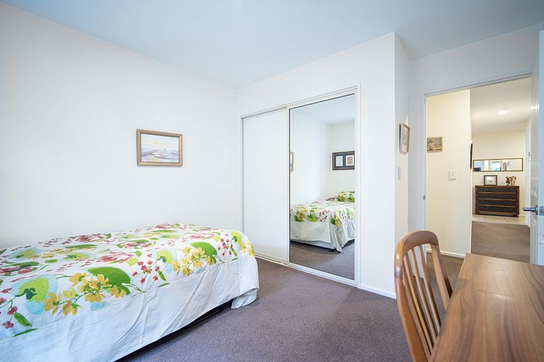 Photo of property in 4 The Oval, Hillmorton, Christchurch, 8024