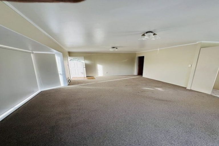 Photo of property in 3/74 West Coast Road, Glen Eden, Auckland, 0602