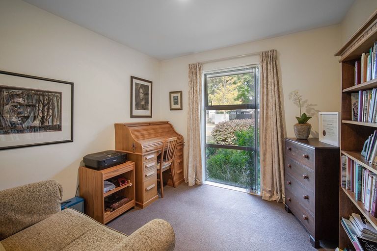 Photo of property in 4 The Oval, Hillmorton, Christchurch, 8024