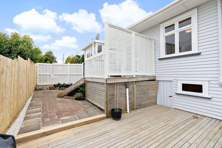 Photo of property in 6 Memorial Avenue, Mount Roskill, Auckland, 1041