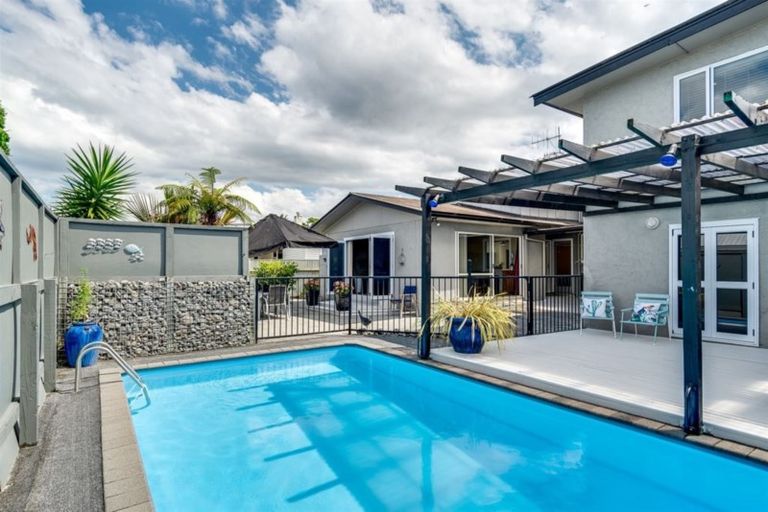 Photo of property in 37 Avondale Road, Taradale, Napier, 4112