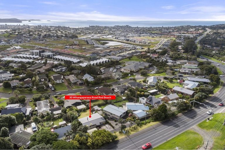 Photo of property in 30 Whangaparaoa Road, Red Beach, 0932