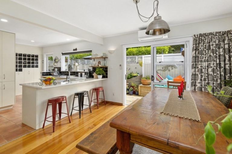 Photo of property in 76 Redwood Avenue, Tawa, Wellington, 5028