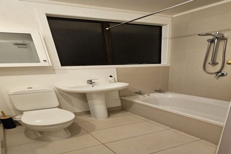 Photo of property in 7 Sullivan Avenue, Mangere Bridge, Auckland, 2022