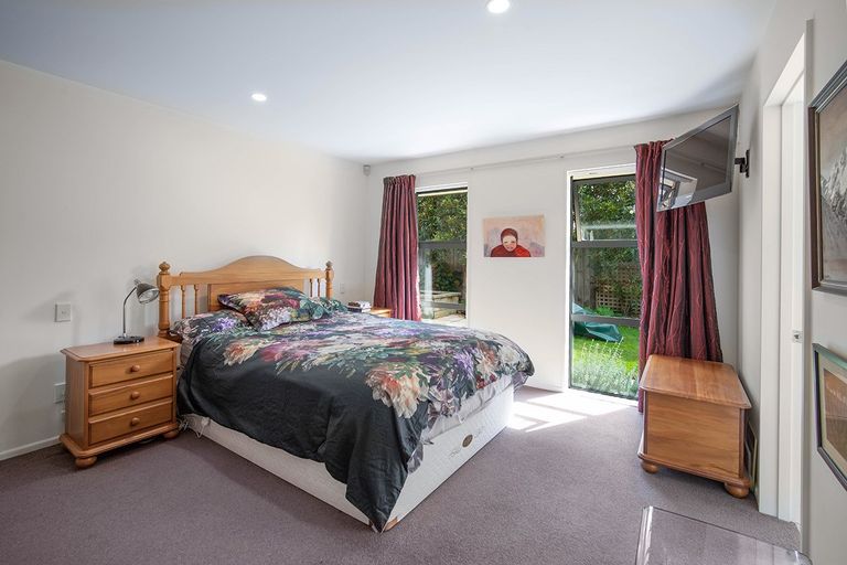 Photo of property in 4 The Oval, Hillmorton, Christchurch, 8024