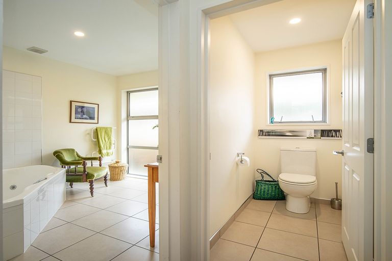 Photo of property in 4 The Oval, Hillmorton, Christchurch, 8024