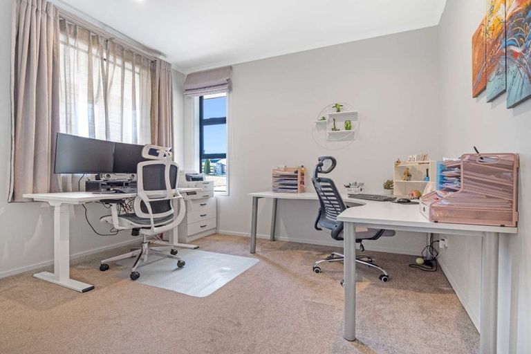 Photo of property in 8 Meadowview Close, Waiuku, 2123