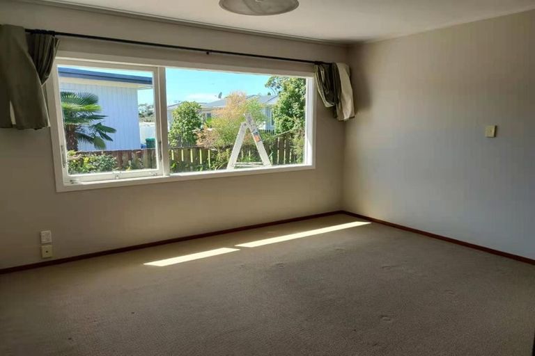 Photo of property in 17 Catalina Crescent, Forrest Hill, Auckland, 0620
