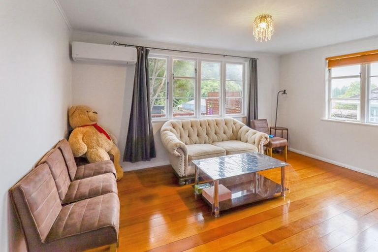 Photo of property in 17 Boyd Grove, Naenae, Lower Hutt, 5011