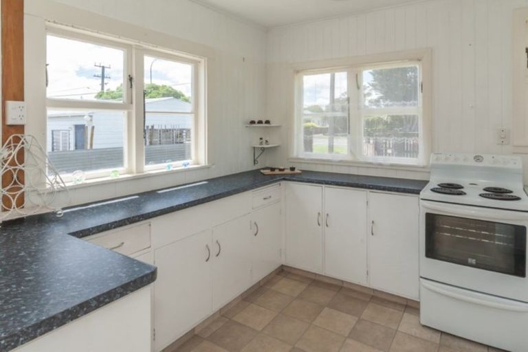 Photo of property in 17 Russell Street, Foxton, 4814