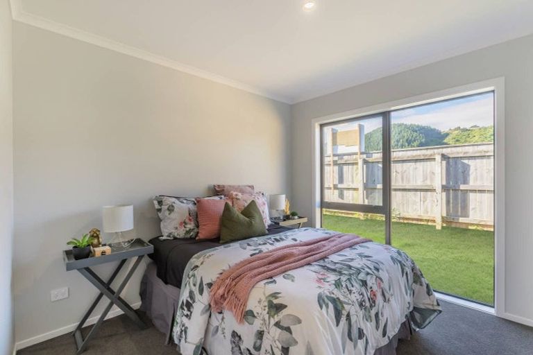Photo of property in 8 Koru Loop, Paraparaumu, 5032