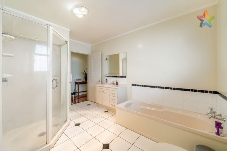 Photo of property in 51 Stokes Valley Road, Stokes Valley, Lower Hutt, 5019