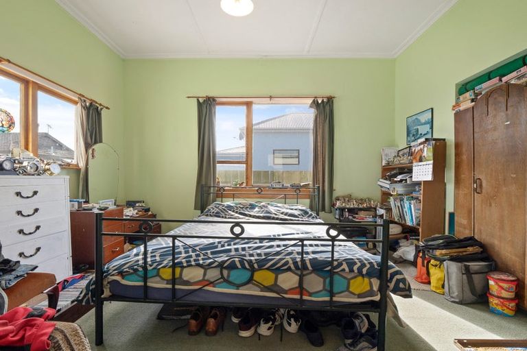 Photo of property in 42 Hargest Crescent, Saint Kilda, Dunedin, 9012