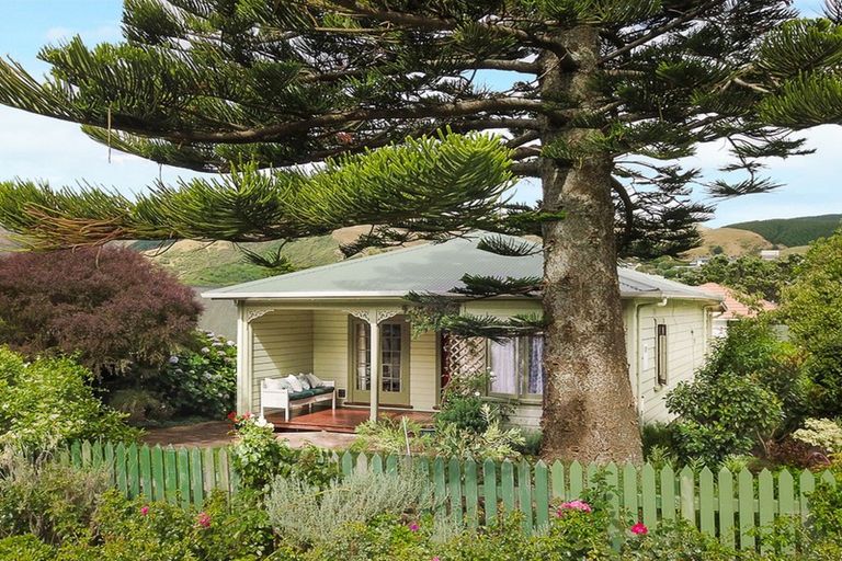 Photo of property in 36 Raroa Place, Pukerua Bay, 5026