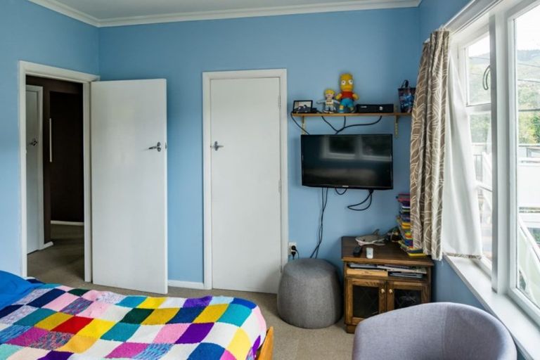 Photo of property in 13 Lyndhurst Road, Tawa, Wellington, 5028