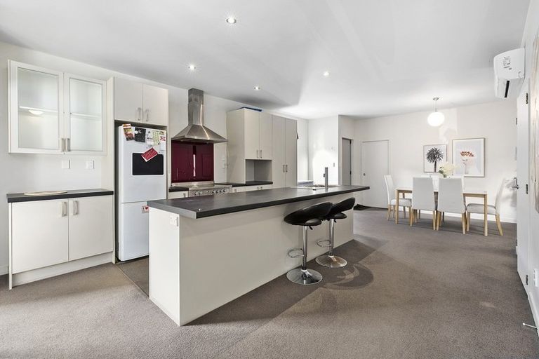 Photo of property in 19 Rarangi Way, Owhiro Bay, Wellington, 6023