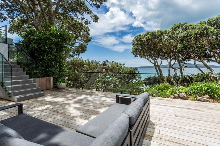 Photo of property in 2 Old Lake Road, Narrow Neck, Auckland, 0624