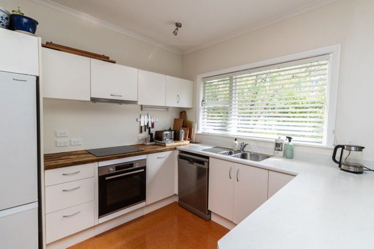 Photo of property in 33 Pinehaven Road, Pinehaven, Upper Hutt, 5019