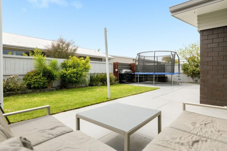 Photo of property in 23 Butterworth Crescent, Papamoa Beach, Papamoa, 3118