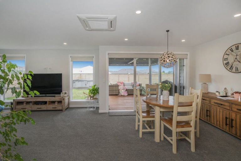Photo of property in 7 Ronomor Place, Whitianga, 3510