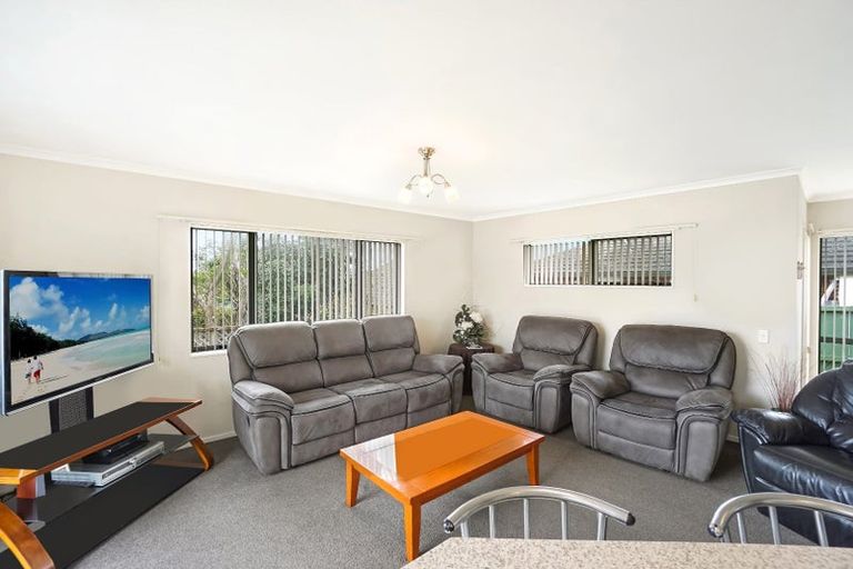 Photo of property in 16 Castlehill Court, Wattle Downs, Auckland, 2103