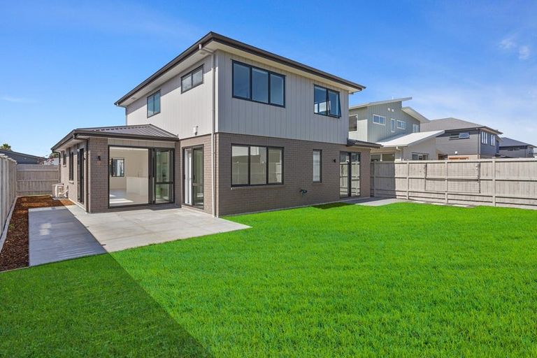 Photo of property in 77 Pepene Avenue, Takanini, Auckland, 2112